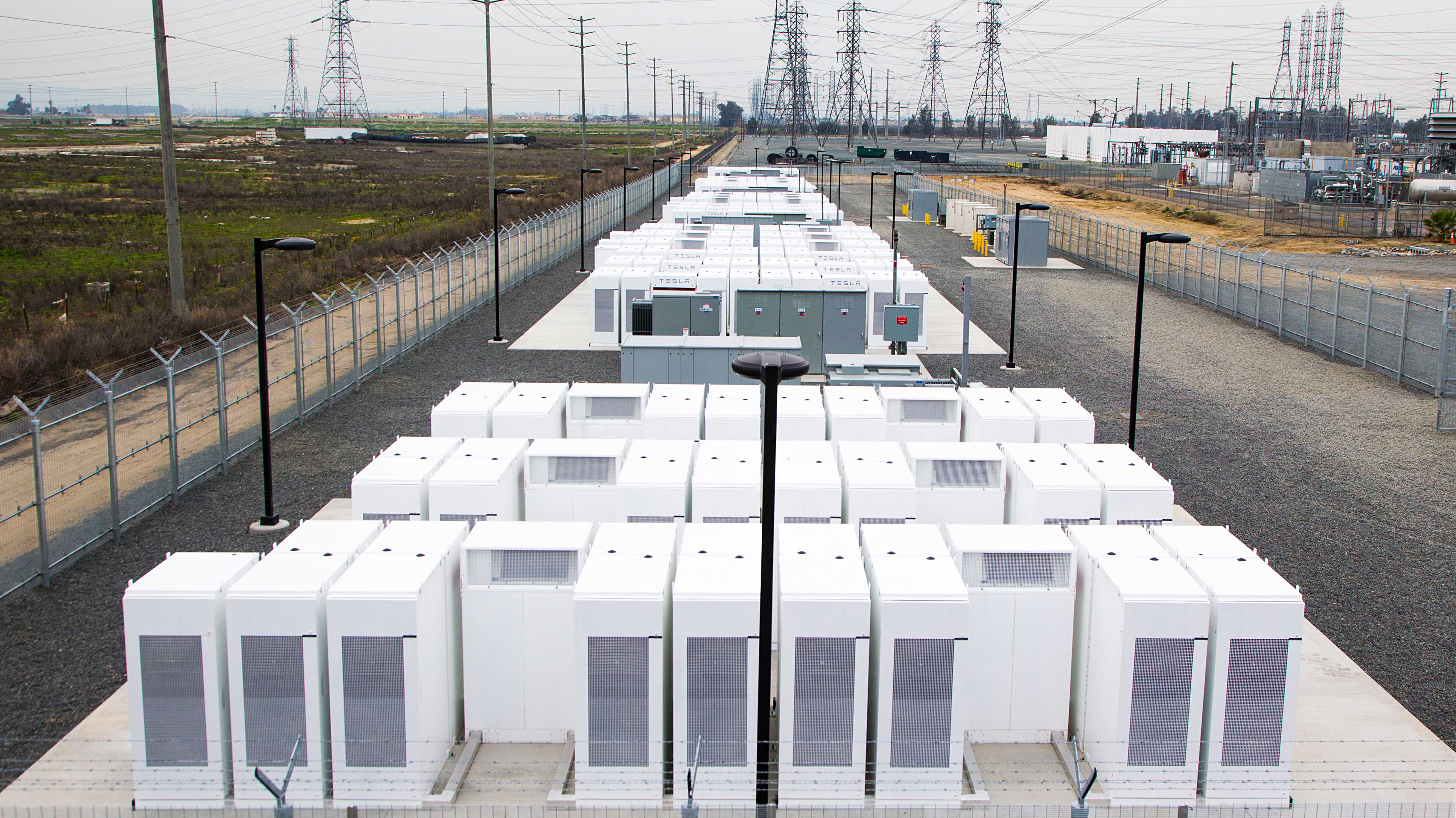Abu Dhabi's EWEC floats tender for massive 400MW battery storage ...